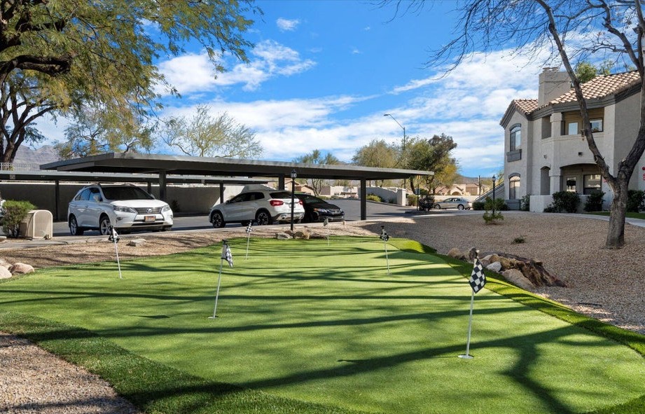 MINI GOLF
